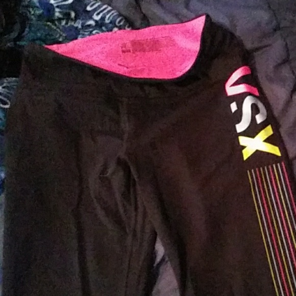 Vic secrets yoga pants - Picture 2 of 4